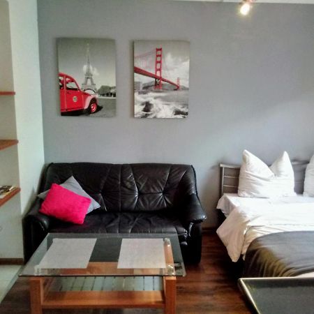 Apartamenty Krzywe Okna Zielona Góra Exterior foto