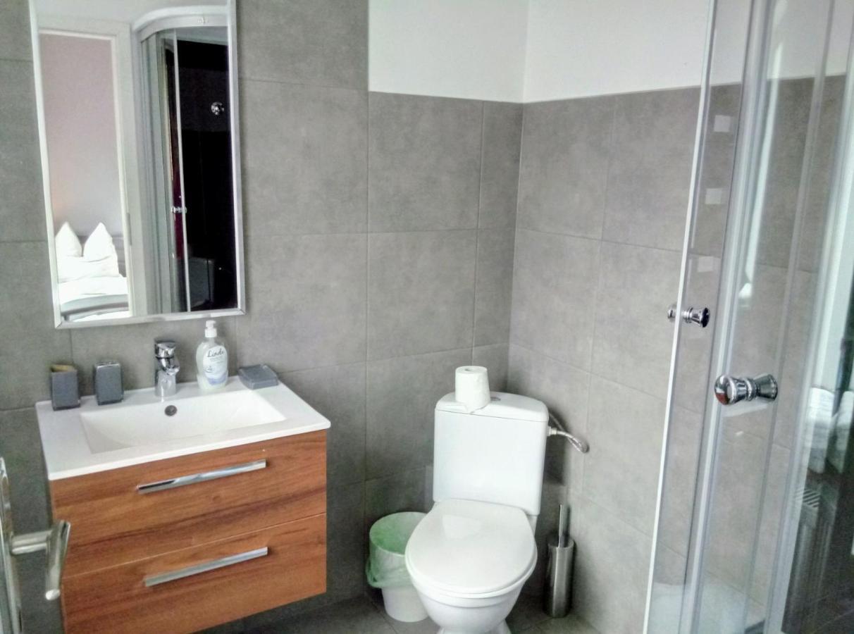 Apartamenty Krzywe Okna Zielona Góra Exterior foto